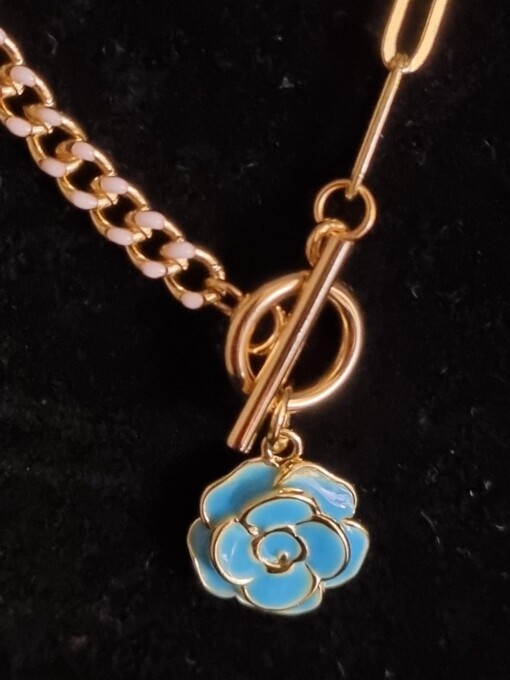 Vergulde ketting met bloem bedel - blauw
