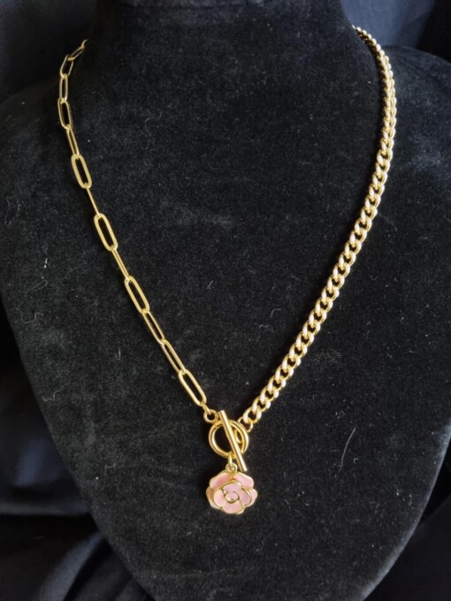 Vergulde ketting met bloem bedel - roze