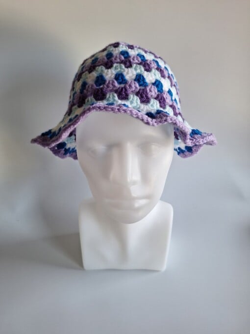 Gehaakte bucket hat 'Blueberry'