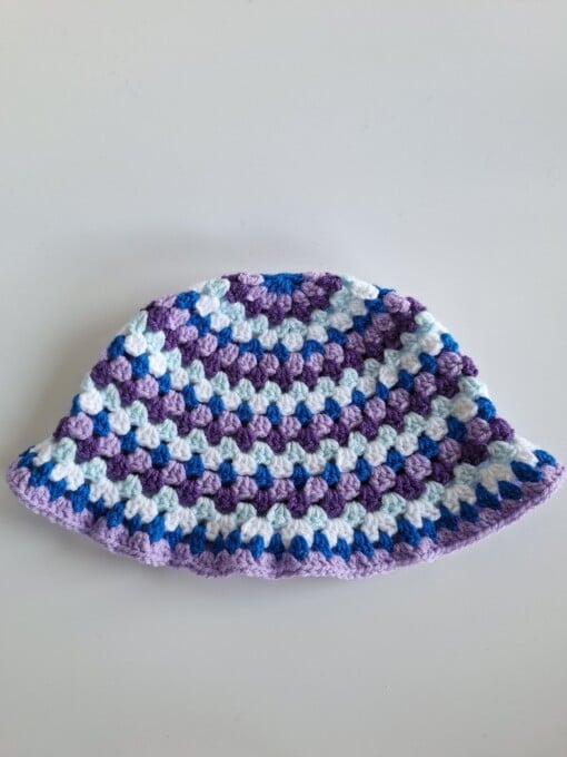 Gehaakte bucket hat 'Blueberry'