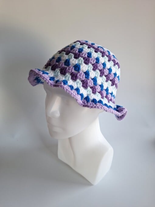 Gehaakte bucket hat 'Blueberry'