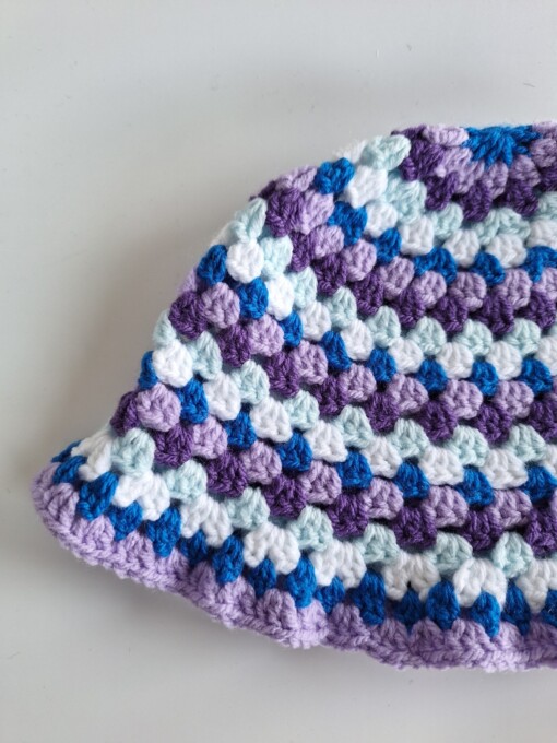 Gehaakte bucket hat 'Blueberry'