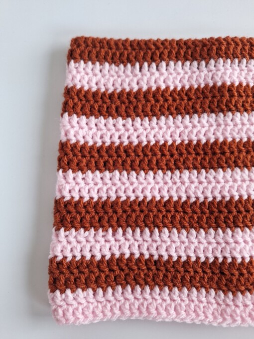Gehaakte muts 'Rust & baby pink'