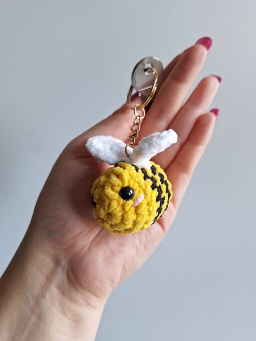 Gehaakte sleutelhanger 'Original bee'