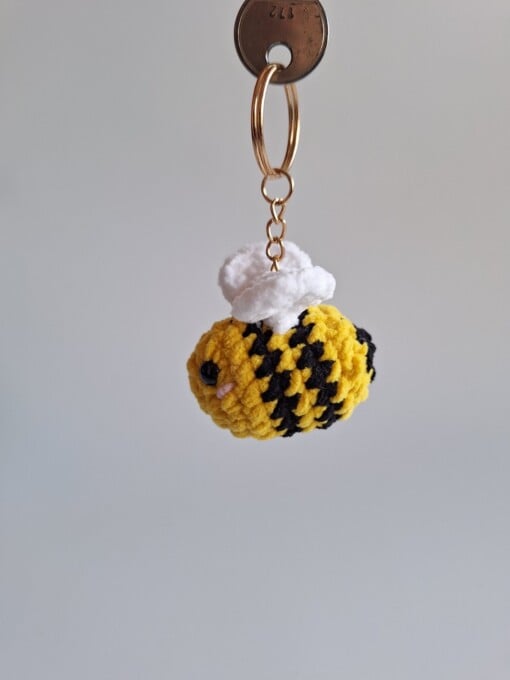 Gehaakte sleutelhanger 'Original bee'