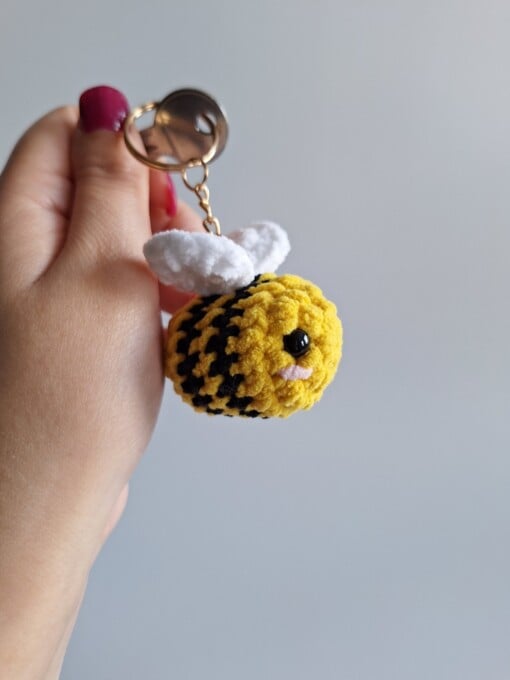 Gehaakte sleutelhanger 'Original bee'