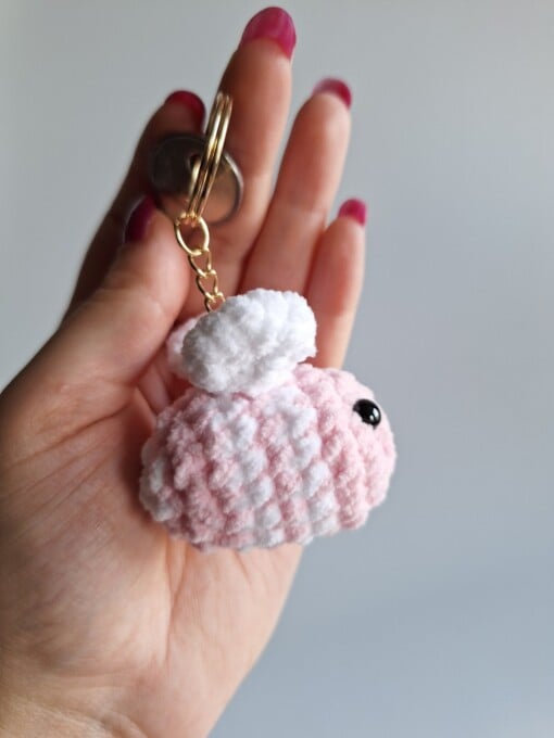 Gehaakte sleutelhanger 'Pink & white bee'