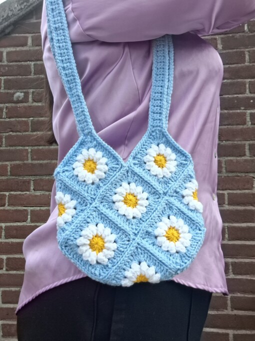 Gehaakte tas 'Baby blue daisy'
