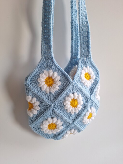 Gehaakte tas 'Baby blue daisy'