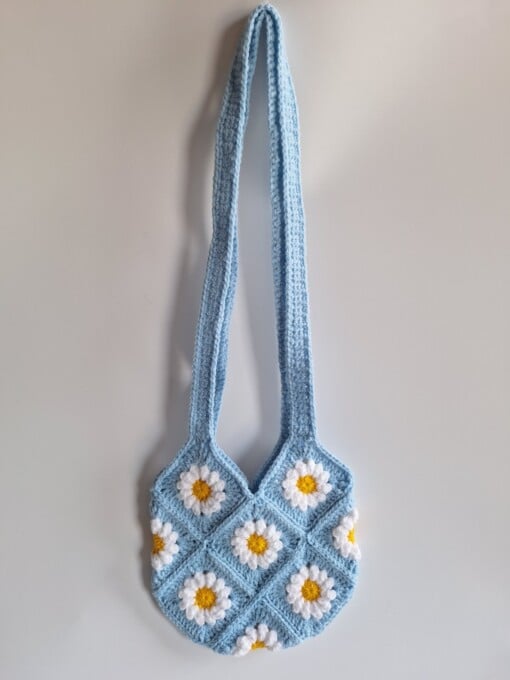Gehaakte tas 'Baby blue daisy'
