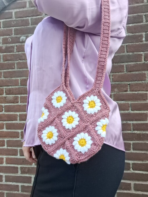 Gehaakte tas 'Mauve daisy'