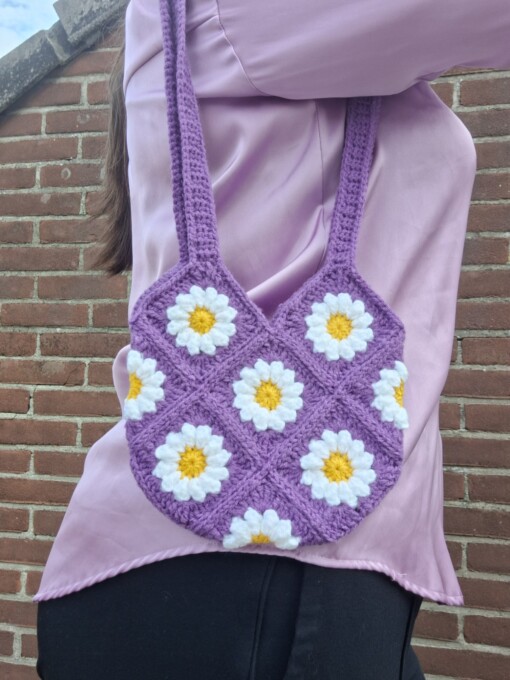 Gehaakte tas 'Purple daisy'