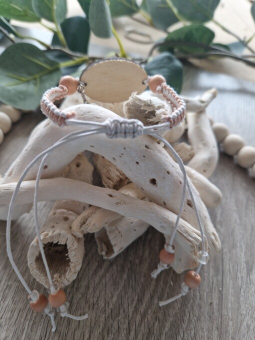 Handgeknoopte macramé armband met Aztek symbool