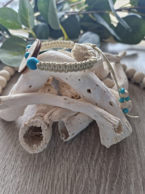 Handgeknoopte macramé armband met turquoise steen