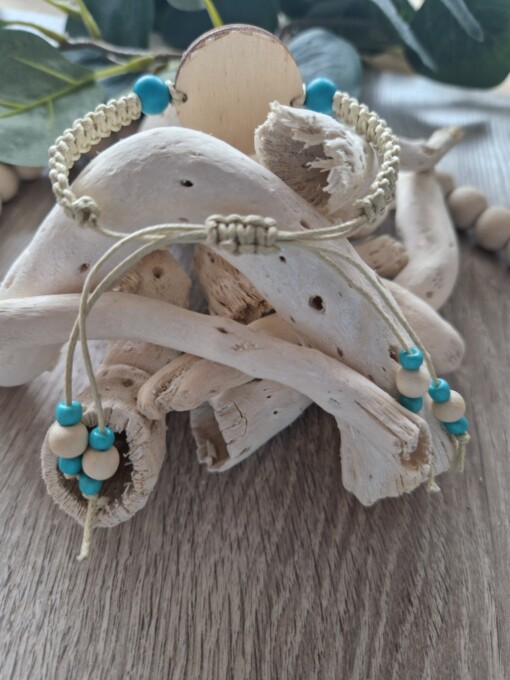 Handgeknoopte macramé armband met turquoise steen