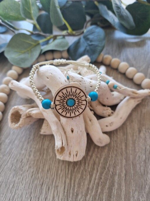 Handgeknoopte macramé armband met turquoise steen