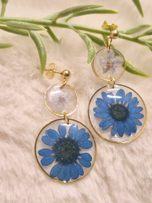 Unieke blauwe en wit Resin Oorbellen
