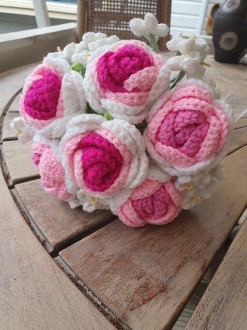 handgehaakte roze bruidsboeket