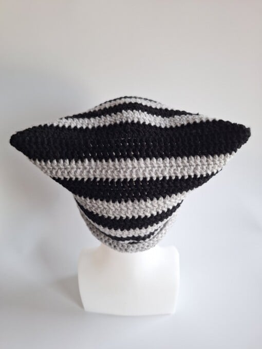 Gehaakte muts 'Black & light grey'