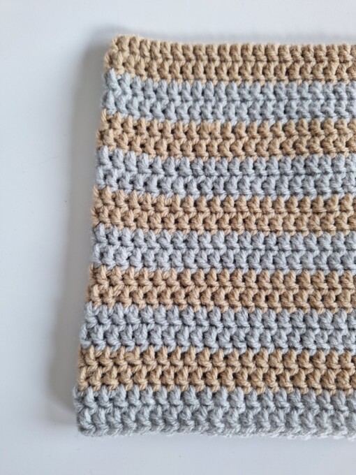 Gehaakte muts 'Tan & light grey'