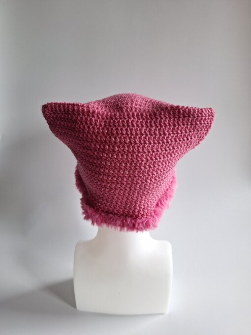 Gehaakte muts met imitatiebont 'Barbie pink'