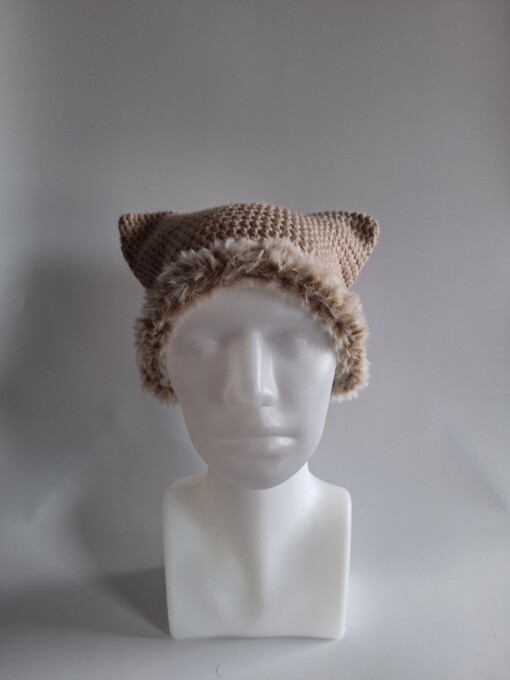 Gehaakte muts met imitatiebont 'Basic beige'