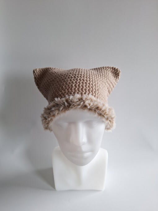 Gehaakte muts met imitatiebont 'Basic beige'