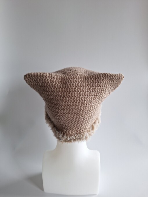 Gehaakte muts met imitatiebont 'Basic beige'