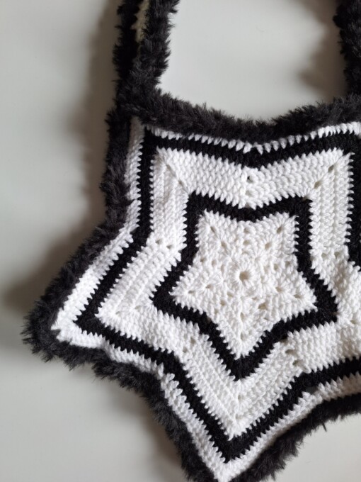 Gehaakte tas 'Black & white star'