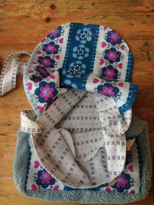 Blauwe tas van vintage stoffen.