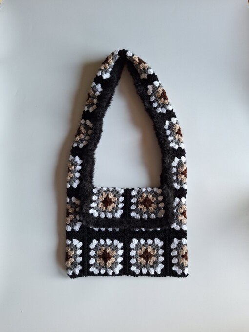 Gehaakte tas 'Furry & black'