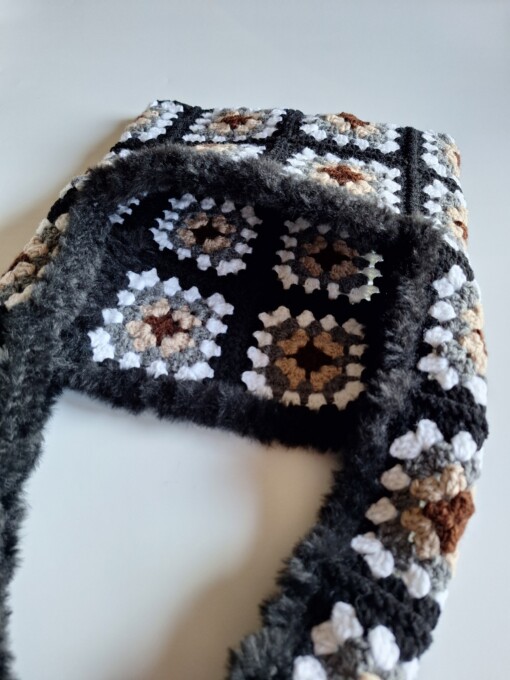 Gehaakte tas 'Furry & black'