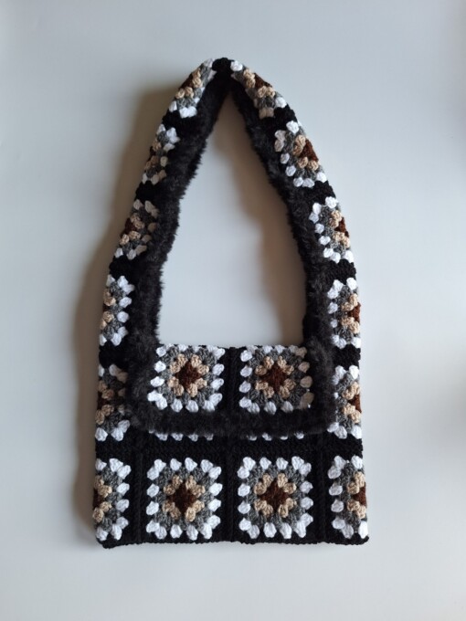 Gehaakte tas 'Furry & black'