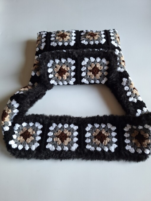 Gehaakte tas 'Furry & black'