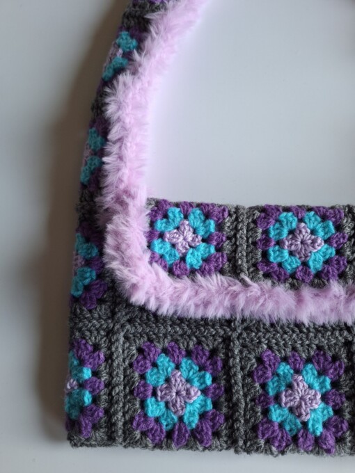 Gehaakte tas 'Furry & grey'