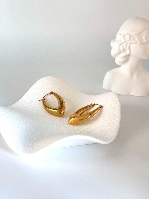 Klassiek ontwerp | Gouden halve maan hoepels | dik 18k verguld