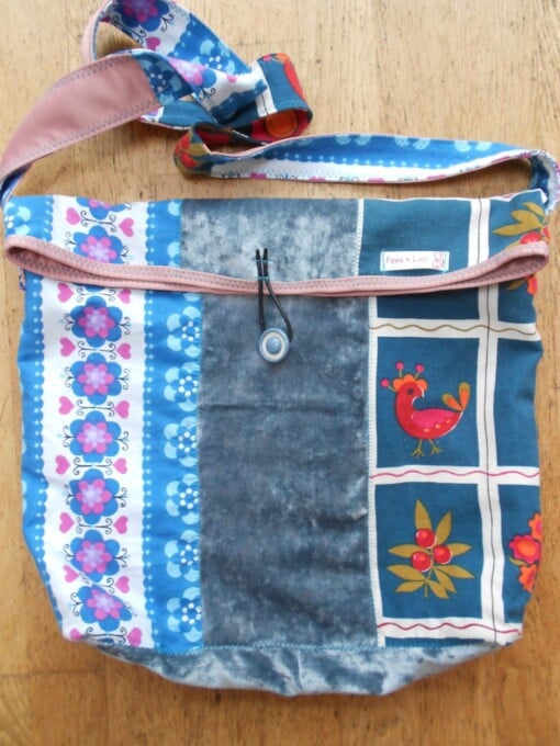 Grote tas van vintage stoffen