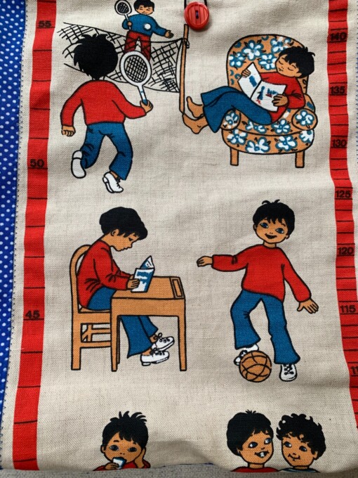 Ruime blauwe tas van vintage stoffen.