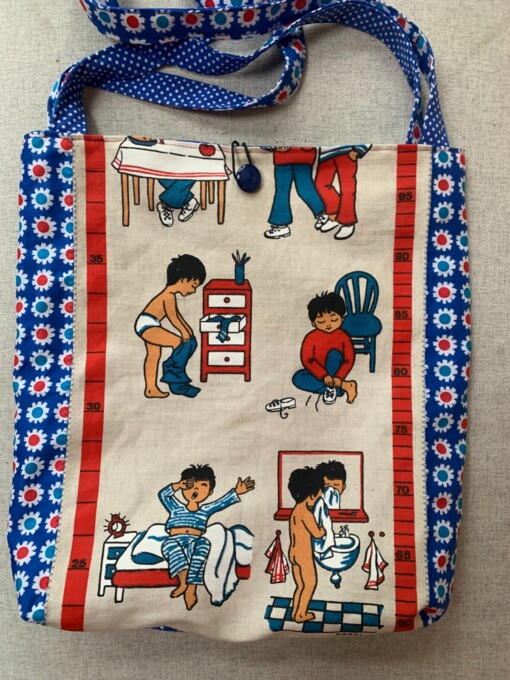 Ruime tas van vintage stoffen.