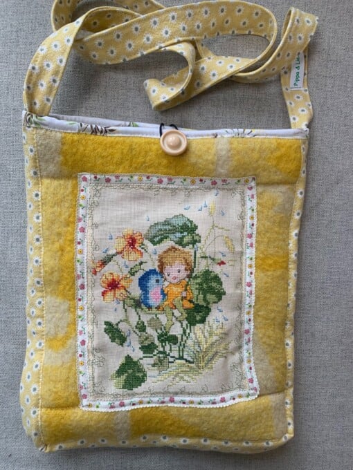 Tas van lief borduurwerk en vintage deken