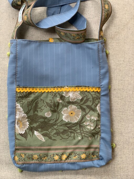 Tas van vintage borduurwerk en stoffen