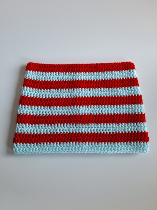 Gehaakte muts 'Baby blue & red'