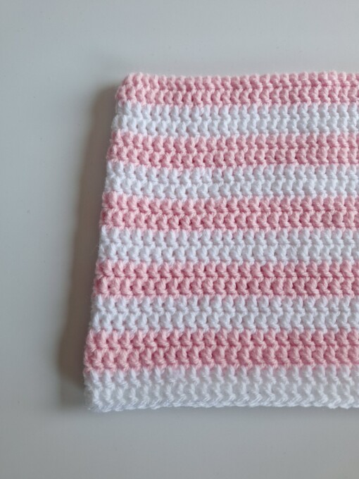 Gehaakte muts 'Baby pink & white'