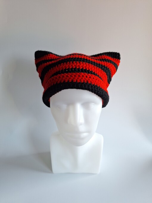 Gehaakte muts 'Black & red'