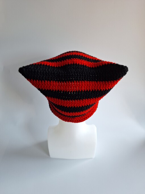 Gehaakte muts 'Black & red'