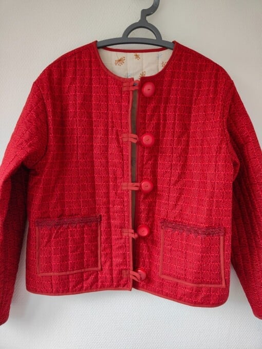 gewatteerde boho-stijl rode jas met grote knopen, omkeerbaar jas