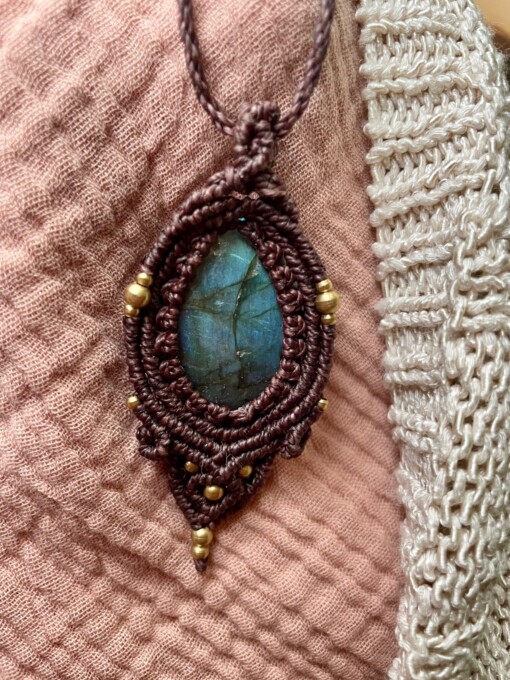 Labradoriet macrame ketting handgemaakt