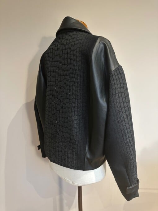 Statement Piece - Bomberjas