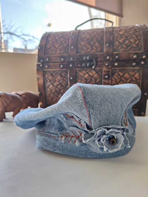 denim baret met bloem