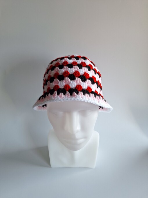 Gehaakte bucket hat 'Sassy Valentine'